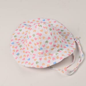 DSC_4673_1 Pălărioară bebe Puf de Iubire – muselină 100% bumbac, inimioare pastel și protecție delicată