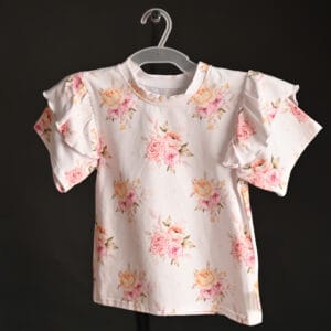 DSC_4691_fata Tricou alb fetiță cu imprimeu floral și volane – Bumbac 95% | Confort și stil