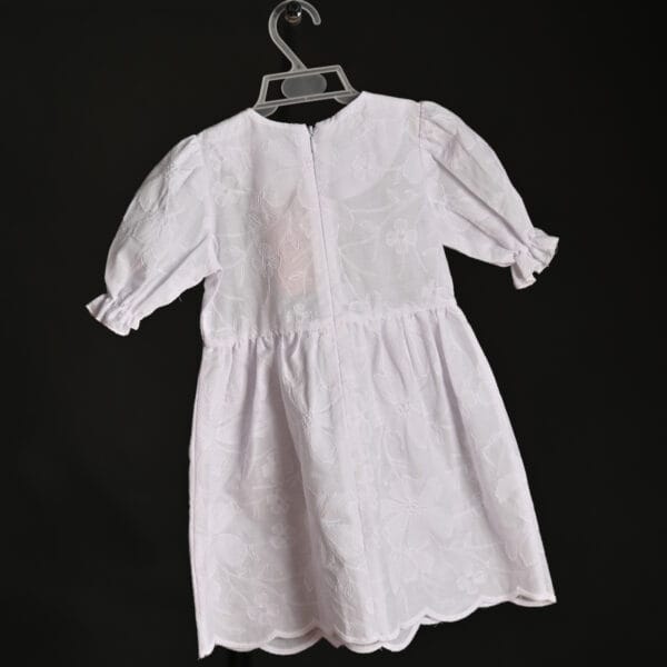 DSC_4733_spate Rochiță albă cu broderie eleganță diafană din 100% bumbac pentru fetițe ca din poveste