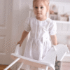 main Rochiță albă cu broderie eleganță diafană din 100% bumbac pentru fetițe ca din poveste