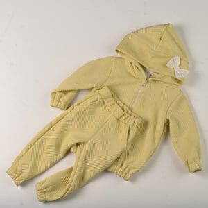 DSC_4519_fata Trening Galben pentru Fetițe cu Fundițe – Set Copii 70% Viscoză, 30% Poliester | Confort și Eleganță